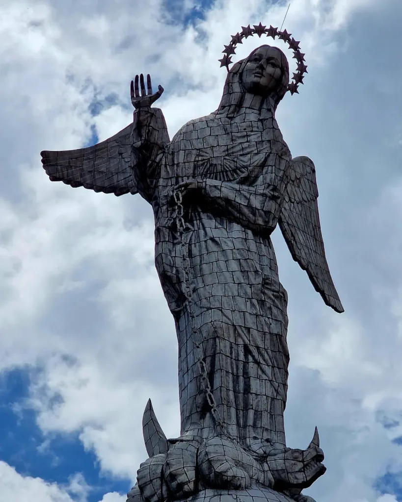 Ecuador - Quito, La Virgen del Panecillo - Marian Adventures