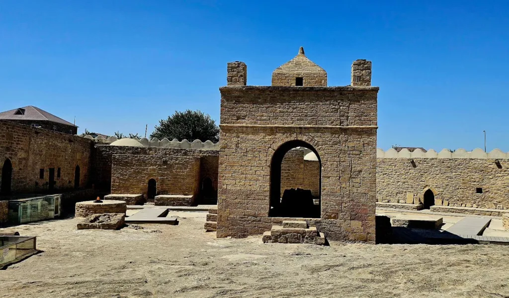 Azerbaidjan - Templul Zoroastrian al Focului Ateshgah- Marian Adventures